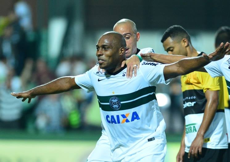 Luccas Claro decidiu para o Coritiba no Couto Pereira
