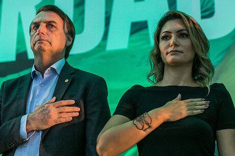 Michelle, mulher de Bolsonaro, resiste em aparecer na campanha