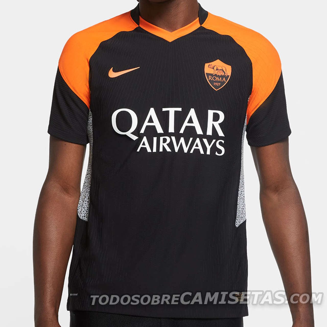 Assim como a maioria dos modelos alternativos fornecidos pela Nike, a nova camisa da Roma também é inspirada no tênis Air Max. O uniforme faz referências à camisa reserva usada na temporada 98/99