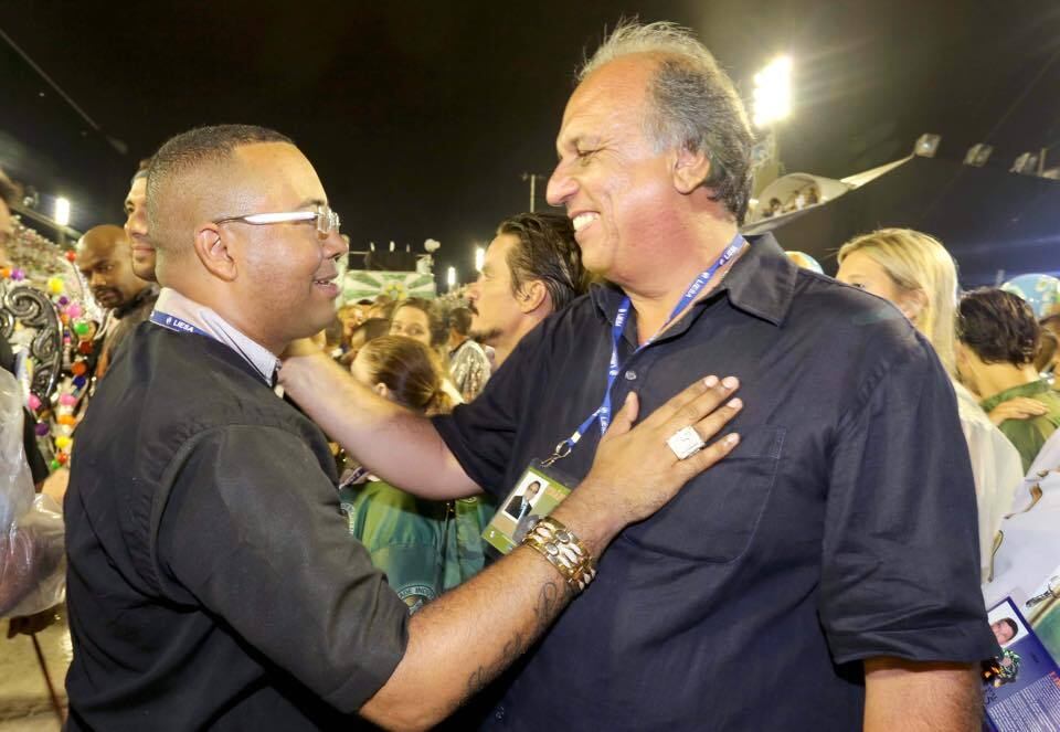 Luiz Fernando Pezão participou "primeira vez na Sapucaí como governador", segundo palavras dele próprio
