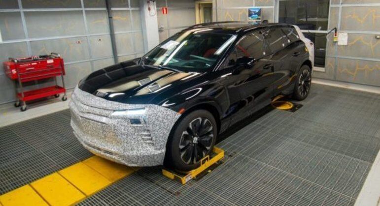Blazer EV já é testado no campo de provas da GM, localizado em Indaiatuba