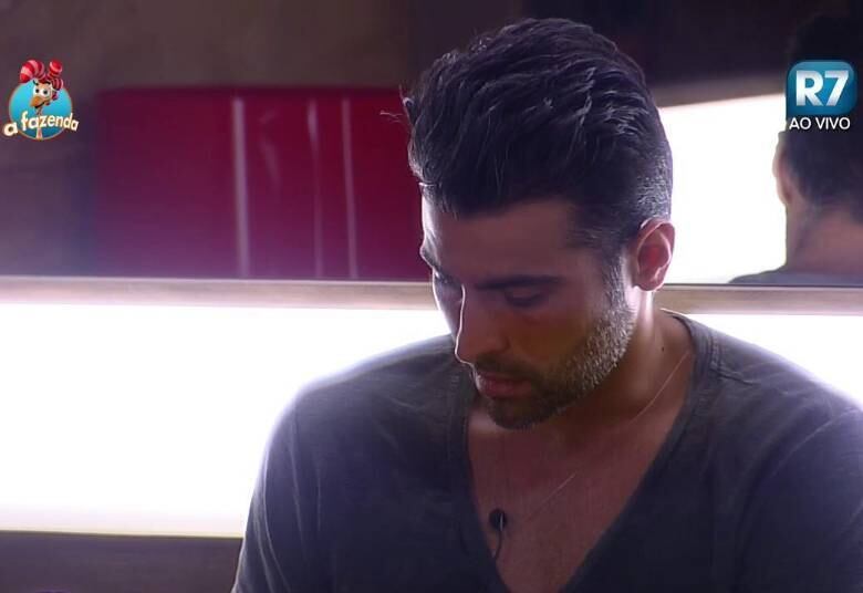 Para JP, ela comentou que seu único projeto para quando
deixar o confinamento é um disco com canções suas. O modelo então sugeriu que
eles trabalhassem juntos na produção do álbum, ela na composição e ele na
produção

+ “Eu quero ver a Mara embaixo do edredom com o Marcelo”, dispara Ticiane
+ "Eu vou ganhar A Fazenda", crava Mara Maravilha
+ Ops! Ticiane Pinheiro visita A Fazenda e quebra cerca da casa 
