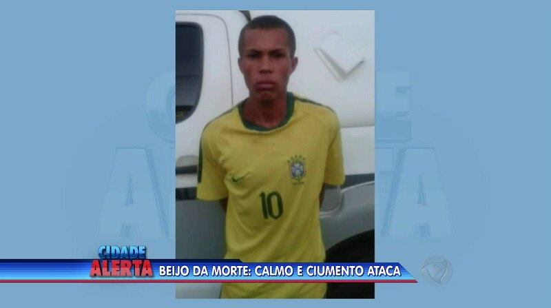 Depois de matar a menina, Daniel fugiu. Horas depois, ele mesmo chamou a polícia e se entregou. Segundo os policiais, o jovem estava calmo, confessou que matou a adolescente e disse que cometeu o crime por ciúmes. Ele foi preso com a faca usada no crime ainda nas mãos
