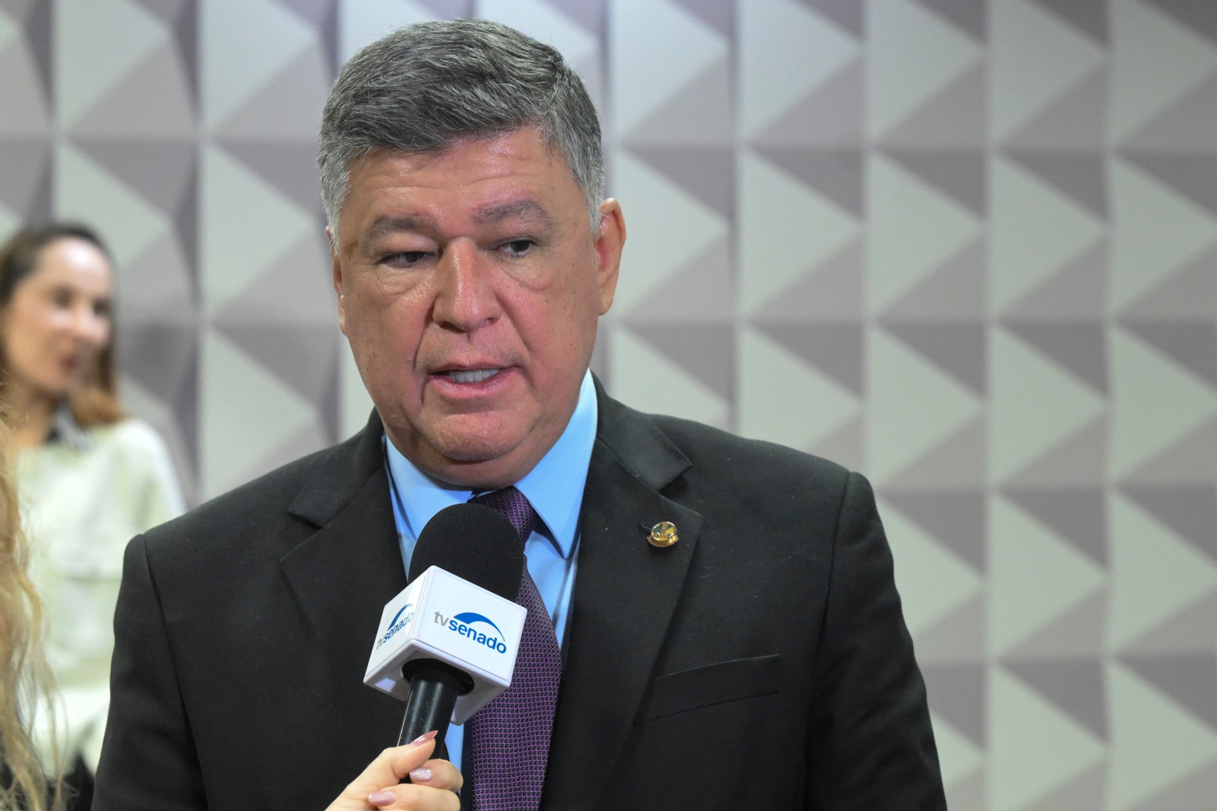 Comissão Parlamentar Mista de Inquérito do INSS - 2025 (CPMI - INSS) realiza oitiva de presidente da Amar Brasil Clube de Benefícios (ABCB). 

O objetivo da comissão é investigar fraudes no Instituto Nacional do Seguro Social (INSS), envolvendo descontos irregulares em benefícios de aposentados e pensionistas. A CMPI é formada por senadores e deputados, num total de 32 titulares e igual número de suplentes. 

Ao término da oitiva, presidente da CPMI - INSS, senador Carlos Viana (Podemos-MG) concede entrevista à TV Senado. 

Foto: Carlos Moura/Agência Senado