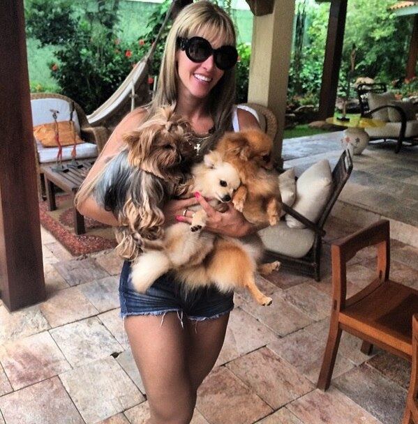 Denise conta que o estabelecimento fica em uma área nobre,
com vários outros restaurantes, mas que faltava um com foco em saúde e
alimentação natural, mas ela confessa que passa longe da cozinha. 


— Cuido mais da administração, pois cozinhar não é o meu forte
[risos]! Tenho uma equipe, mas sempre estou lá. É um lugar bem família