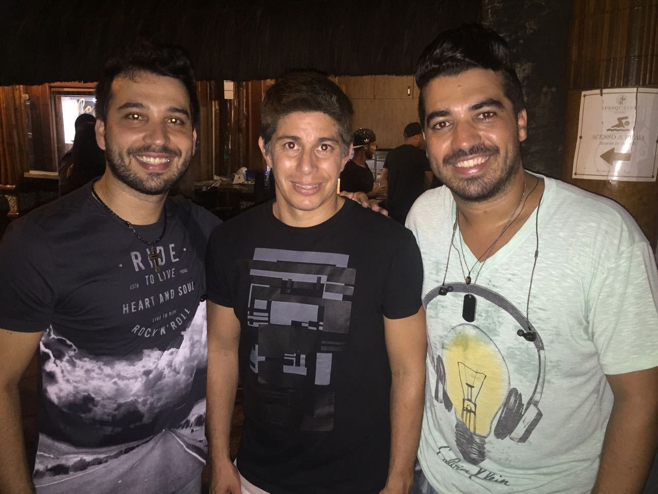 Meio-campista do Flamengo aproveitou a folga do departamento médico para ver show da dupla Flávio & Ney