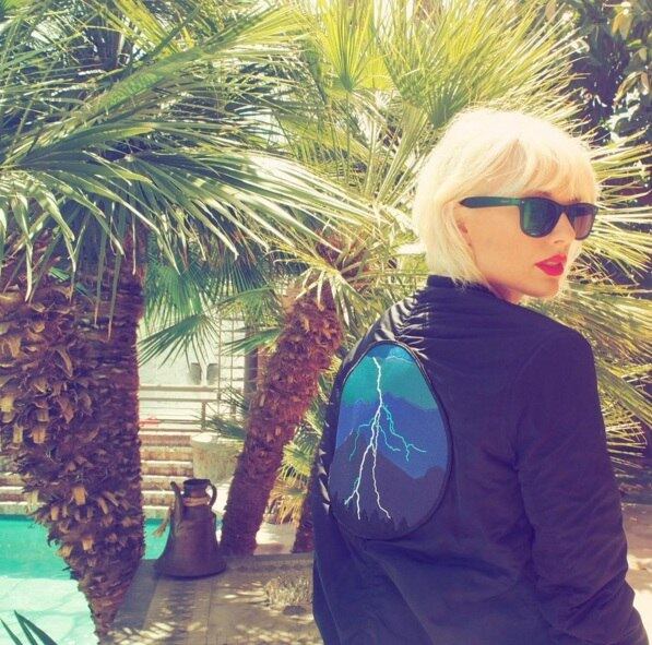 A musa pop Taylor Swift estreou seu novo visual platinado no festival. Entre as atrações do Coachella deste ano, estão LCD Soundsystem, o retorno da formação original do Guns N' Roses e Calvin Harris, namorado de Swift