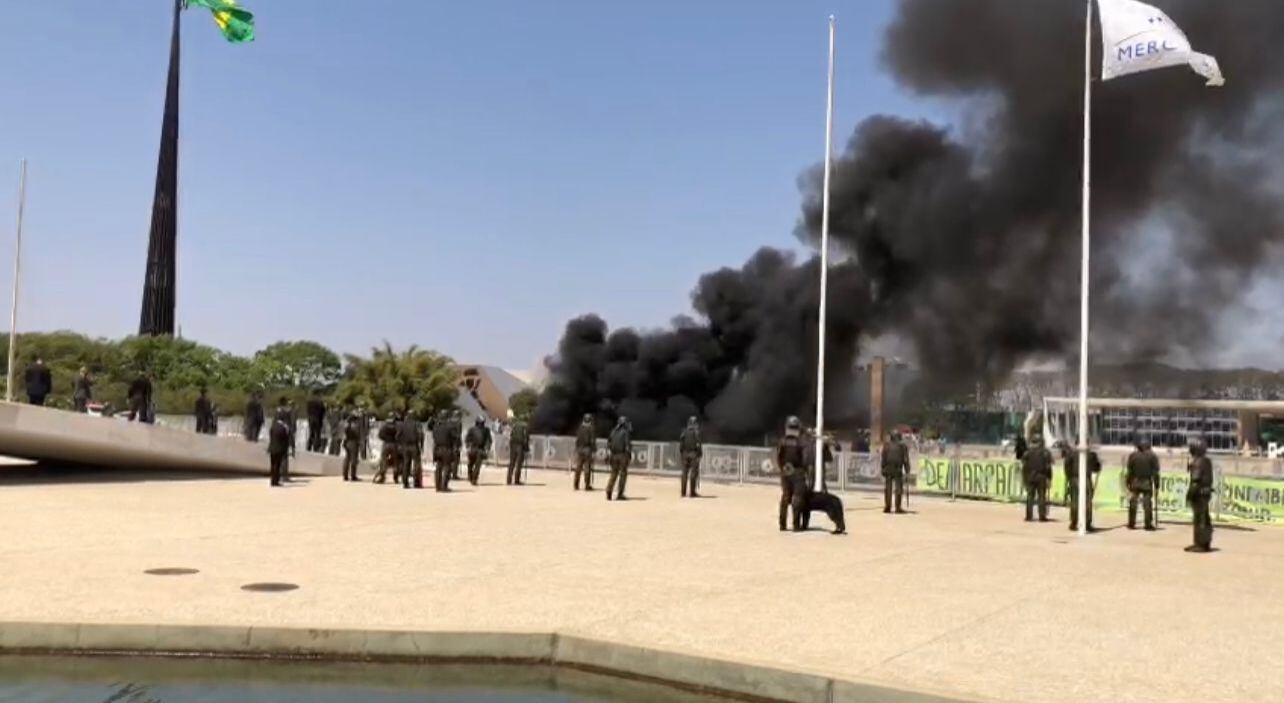 Povos indígenas fazem novo protesto em Brasília