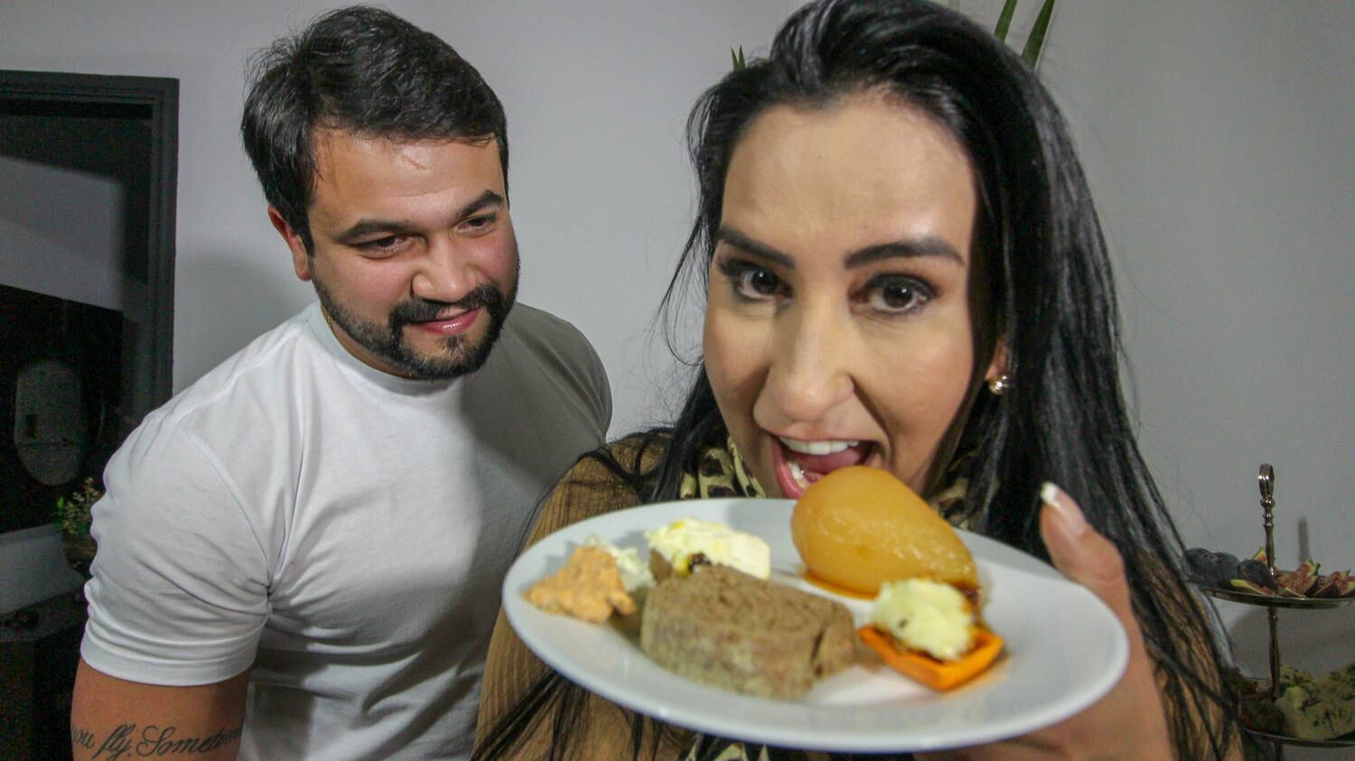 — Eu queria ser convidada da minha festa porque os
convidados vão ser bem-tratados (risos)