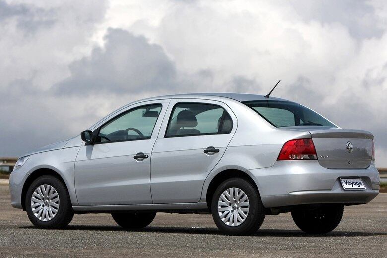 Sua base ainda continuou sendo o Gol, que teve sua 5° geração lançada no mesmo ano que ressurreição do sedã 