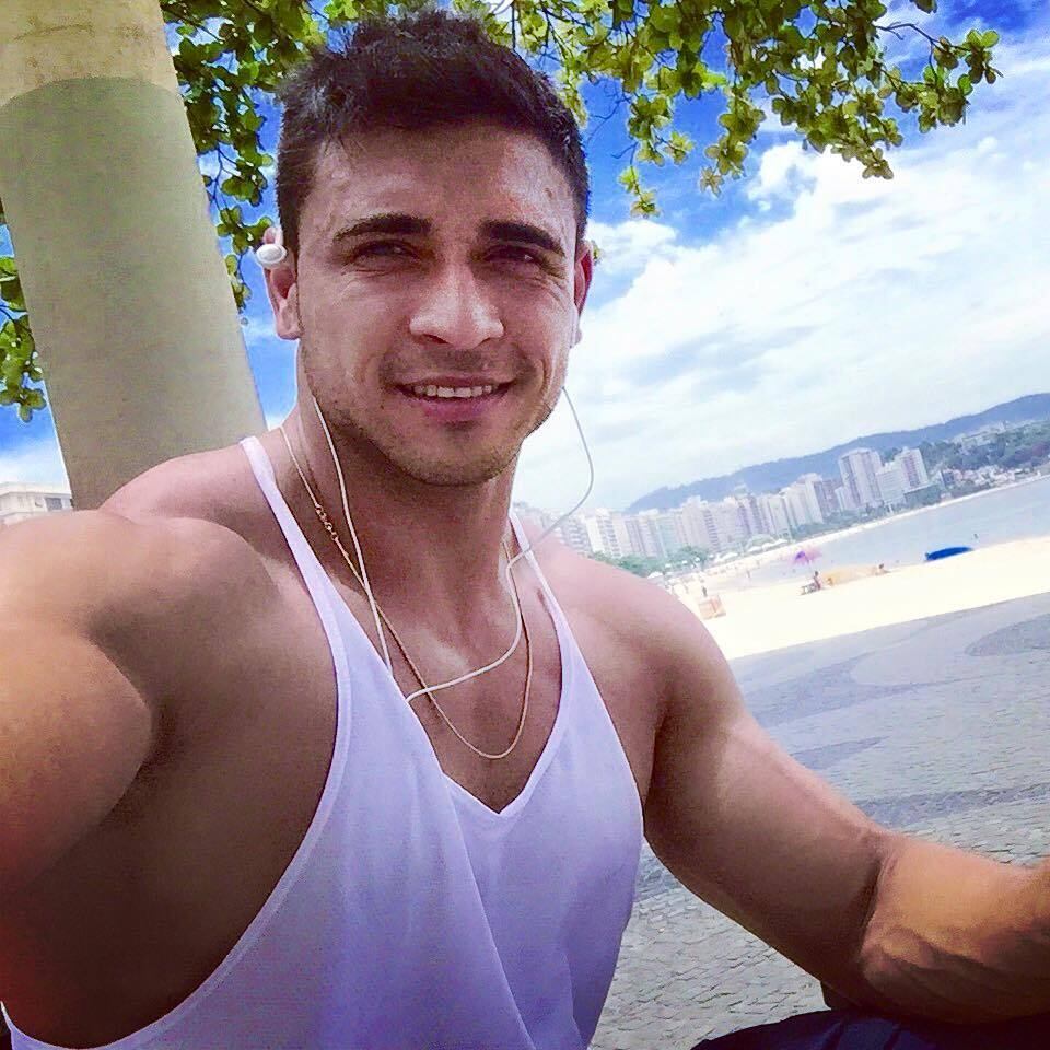 Segundo o boletim de ocorrência, os organizadores do Hangar 677 alegam que o segurança abordou Allan Pontelo, com suspeita que ele estaria com drogas no local. Ao tentar fugir e pular as grades de contenção, ele teria caído desacordado