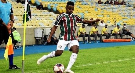 Equatoriano Cazares em ação pelo Fluminense