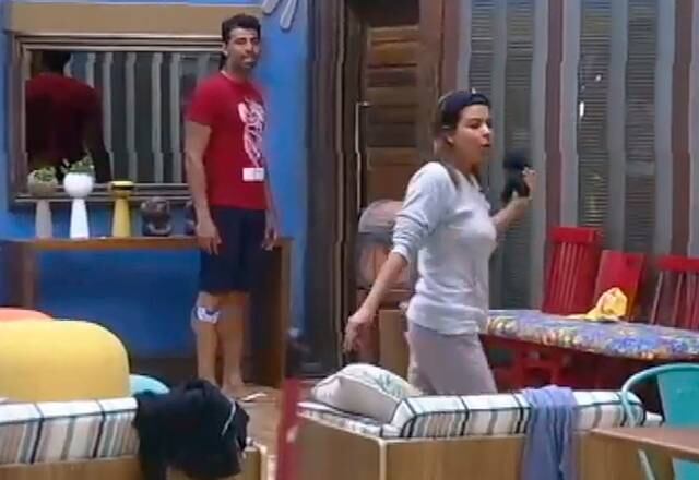 JP Mantovani x Mara Maravilha
O clima era muito pesado entre Mara e JP em A Fazenda 8. Em uma das tretas, a apresentadora aproveitou a presença do modelo na cozinha para soltar uma indireta e os dois iniciaram uma discussão bem tensa!