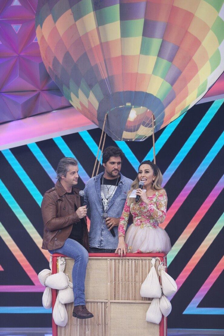 Em
uma reportagem especial, Sabrina Sato mostra os bastidores de sua participação
em Plano Alto, gravada no Rio de
Janeiro
+ Vìdeo: Sabrina Sato descobre detalhes sobre a vida amorosa dos cantores
+ Quer saber tudo sobre o Programa da Sabrina? Siga o perfil no Twitter
+ A atração da japa mais famosa do Brasil também está no Facebook. Curta!