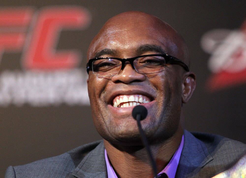 A revelação de que Anderson Silva teria mais 15 lutas para realizar no UFC chocou o mundo das lutas. Aos 39 anos e voltando de uma lesão séria para duelo contra Nick Diaz, o brasileiro dá sinais de que está com sede de porrada. Pensando nisso, o R7 selecionou alguns atletas que fariam combates de tirar o fôlego com o Spider
Jornalistas repercutem desabafo polêmico de Wanderlei Silva contra o UFC
