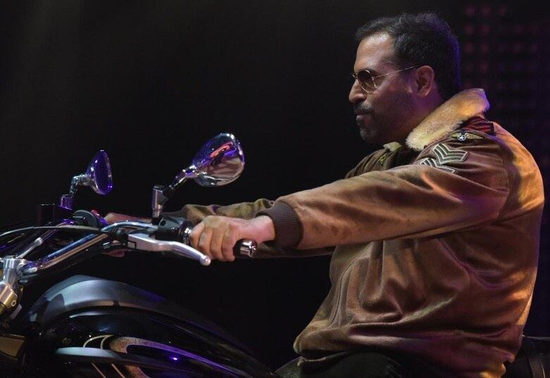 Na noite que homenageou os clássicos do cinema, o hit Take My Breath Away, do filme Top Gun, foi responsável por revelar seu rebolado