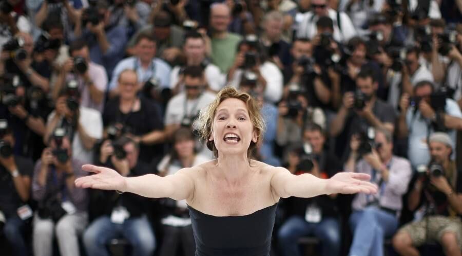 Le tête haute é o primeiro filme dirigido por uma mulher a abrir o festival em mais de 30 anos