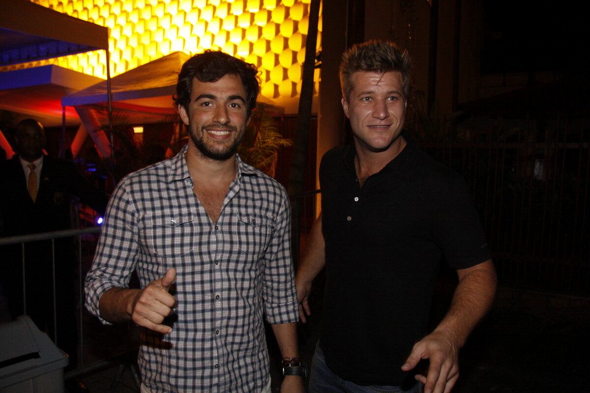 Solteiros, Diego Alemão e Felipe Simão foram os garanhões da balada e chegaram com tudo