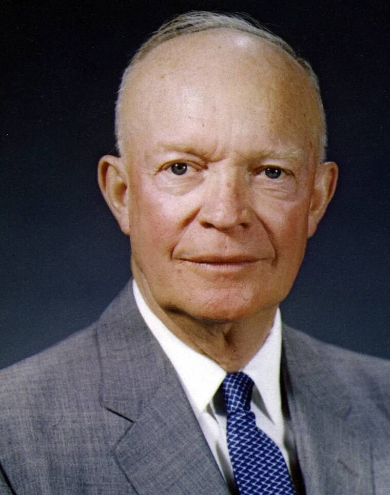 Por outro lado, nos anos 50, quando o general Dwight D. Eisenhower venceu o já cansado democrata Adlai Stevenson e se tornou presidente republicano (1951 - 1963), seu governo demonstrou apoio aos direitos civis internamente, inclusive com expansão de direitos sociais