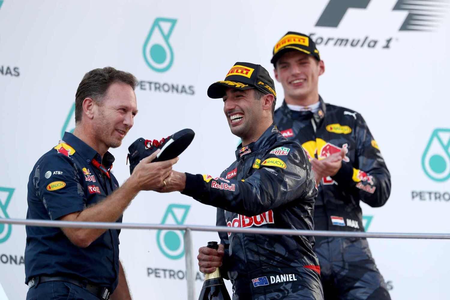 E ainda arrastou o chefe Christian Horner para a brincadeira