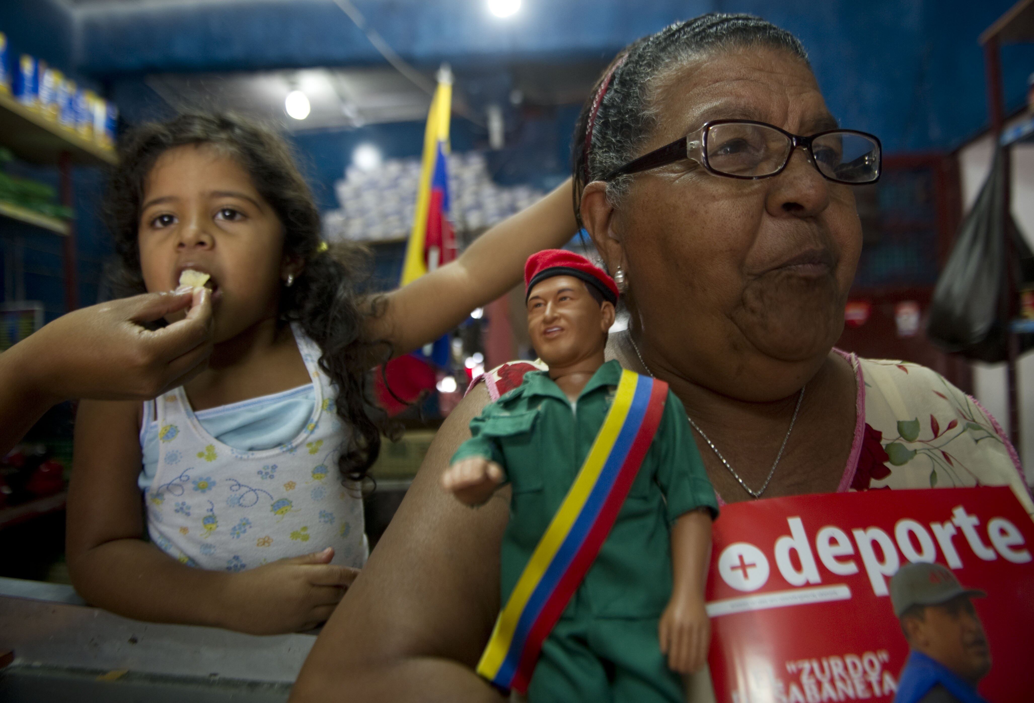 Seguidores de Hugo Chávez preparam-se para o grande dia, apostando na eleição de Nicolás Maduro, que reitera que não é Chávez, mas apresenta-se como um filho do popular presidente