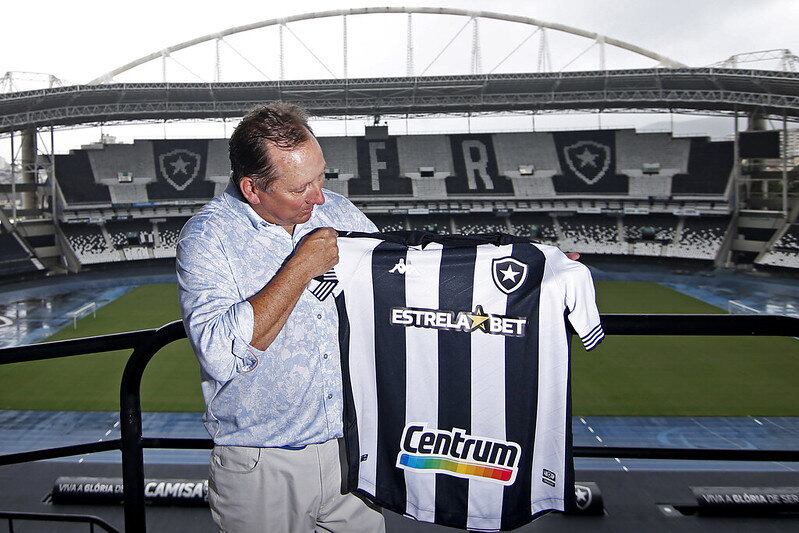 John Textor visitou o estádio Nilton Santos no início do ano