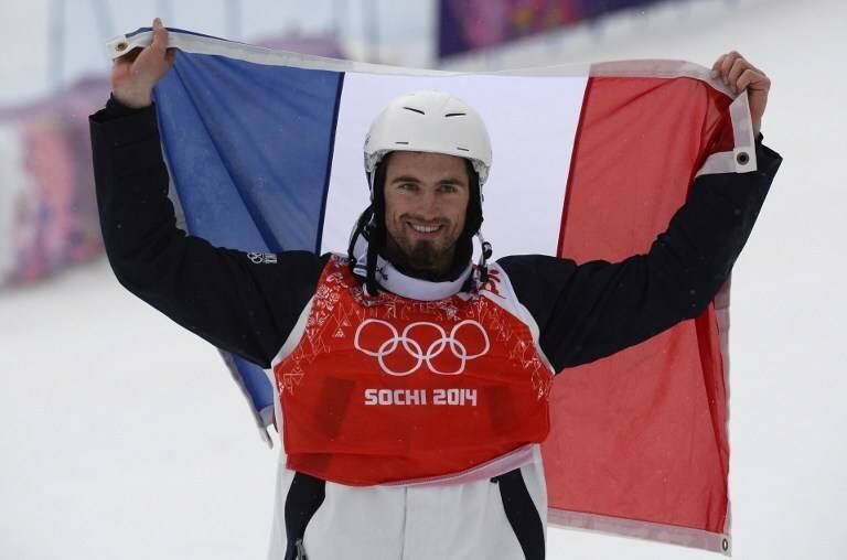 Apesar da derrota de Martin Fourcade, os franceses tiveram um ouro para comemorar: Pierre Vaultier superou outros cinco adversários na grande final, conquistando o título no snowboard cross . Leia mais