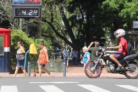 Os mais de 42ºC foram registrados por volta das 17h40 na zona norte