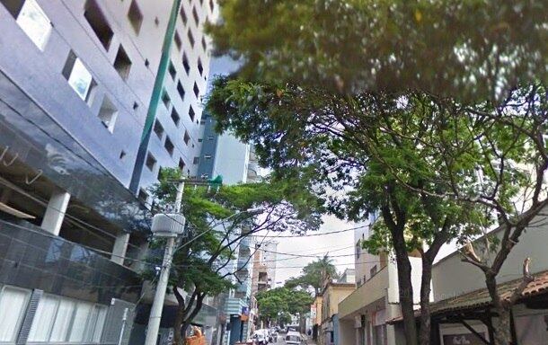 Criança estava no apartamento da família