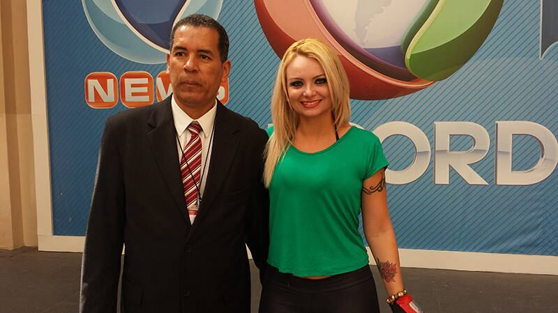 Teve também foto séria. Assista ao vídeo