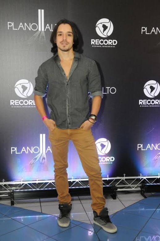 O ator lembra sobre a importância de
participar da política. 


─ Para mim, este sempre foi um tema
importante. O aprendizado que ficou é que precisamos nos posicionar
politicamente, como profissionais e seres humanos. Não podemos permitir que a
política virar um tabu e devemos lutar pelo que acreditamos

+ Assista aos melhores momentos do último episódio de Plano Alto
+ Relembre as frases mais polêmicas ditas pelos políticos da série
+ O que você achou do desfecho da minissérie Plano Alto?


