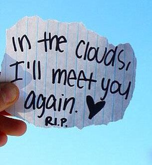 Hannah usou seu Instagram para fazer uma homenagem para sua mãe e irmão. "Nas nuvens, eu vou encontrar vocês novamente. Descansem em paz", escreveu a adolescente de 16 anos. Após a sessão de perguntas e respostas, Hannah decidiu fechar sua conta no Ask.fm