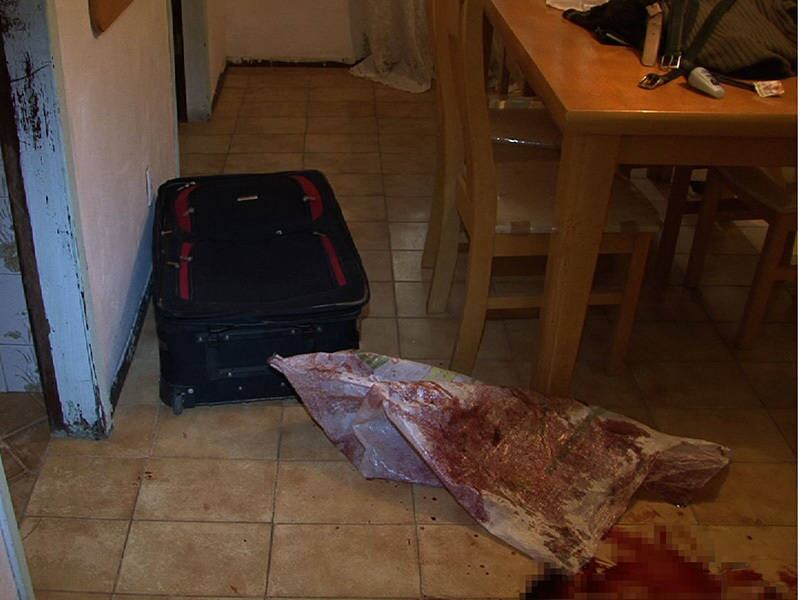 A mãe do suspeito relatou apenas que o filho levou a vítima para casa dele, onde esquartejou a jovem, e depois fugiu para Itajaí