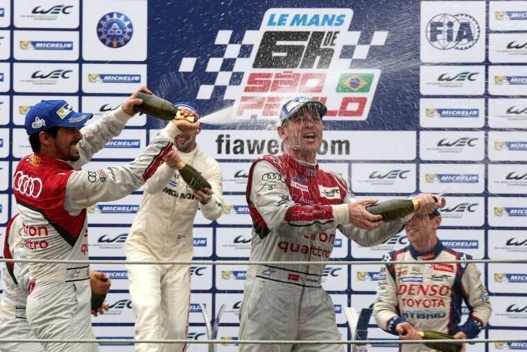 No fim eles aplaudiram os vencedores Romain Dumas, Neel Jani e Marc Lieb, que conduziram um Porsche 919 Hybrid