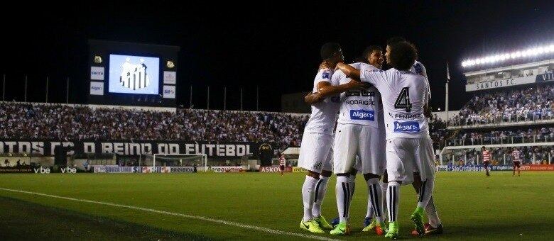 Santos mostrou falta de ritmo, principalmente na defesa, mas conseguiu vencer Linense com festa da torcida