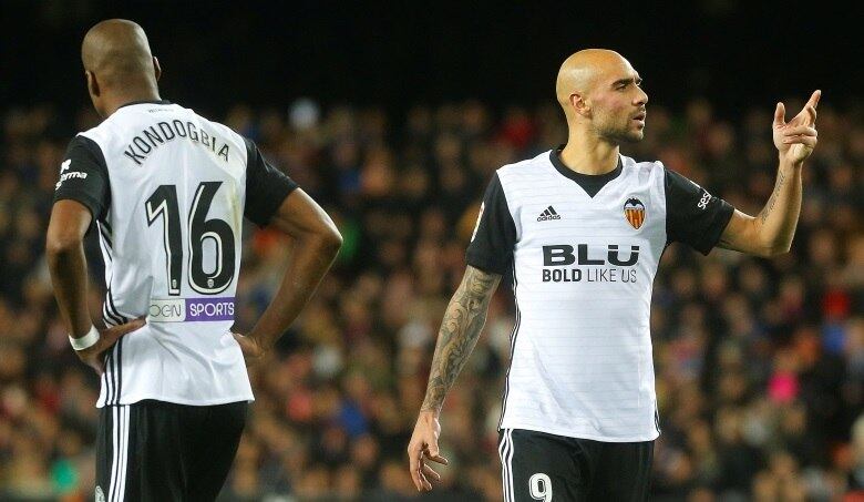 Spanish King's Cup Semi Final Second Leg -Valencia vs FC Barcelona
Soccer Football - Spanish King's Cup Semi Final Second Leg - Valencia vs FC Barcelona - Mestalla, Valencia, Spain - February 8, 2018 Valencia's Simone Zaza and Geoffrey Kondogbia look dejected REUTERS/Heino Kalis
