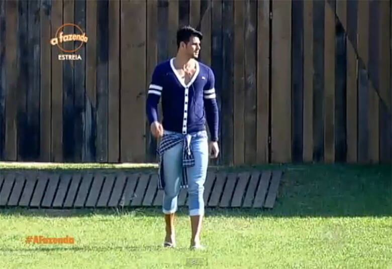 Marcelo Bimbi chegou em A
Fazenda já impressionando, sobretudo o público feminino, que ficou
impressionado com a beleza do modelo que, desde o início já dizia que não vinha
ao programa para passar férias, nem para fazer amigos, e sim para alcançar o
prêmio de R$ 2 milhões

+ "Eu prefiro esquecer a Mara como jogadora", diz Douglas sobre ex-peoa de A Fazenda
+ Peões relembram trajetória de Amaral no reality e Rayanne afirma: "Ele é um cara muito iluminado"
+ Em atividade, Minerato fala sobre Thiago Servo: "Por mais que eu queira ele não vai sair da minha vida"

