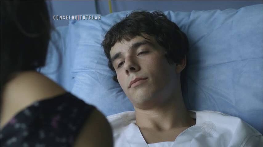 Outro caso que também chamou a atenção foi a de Felipe. Um atleta de natação que era obrigado pelo próprio pai a trinar de maneira absurda e exagerada

+ Aprenda a música exibida na vinheta de Conselho Tutelar

+ César e Sereno investigam caso de menina abusada por familiares


+ Veja imagens chocantes das cenas de violência infantil exibidas em Conselho Tutelar

