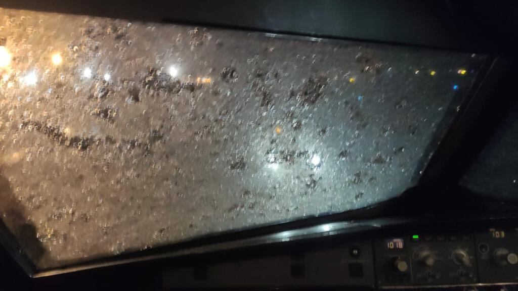 Janela trincada no avião da Latam Chile