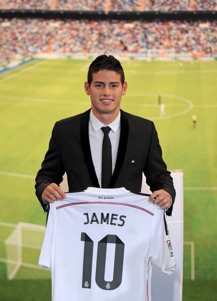 O time de galãs do Real ainda ganhou o reforço de James Rodriguez. O colombiano foi anunciado na última semana e apareceu elegante em um terno preto. Começou bem, não é mesmo?
