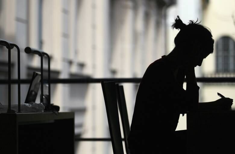 Concurseiros de plantão devem ficar atentos aos prazos de inscrição divulgados nos editais abertos no Brasil, que terminam nesta semana.  Confira seleção do R7 com informações sobre 17 concursos, com oportunidades em São Paulo, Rio de Janeiro, Brasília, Pernambuco, São José do Rio Preto, Santos e outras cidades