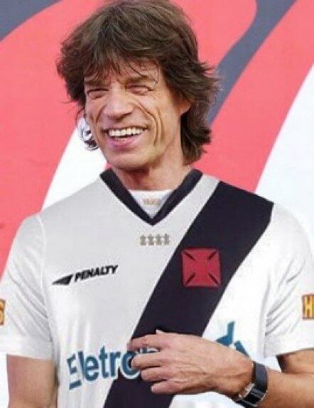 Montagens de Mick Jagger com camisas de times brasileiros fazem sucesso na web