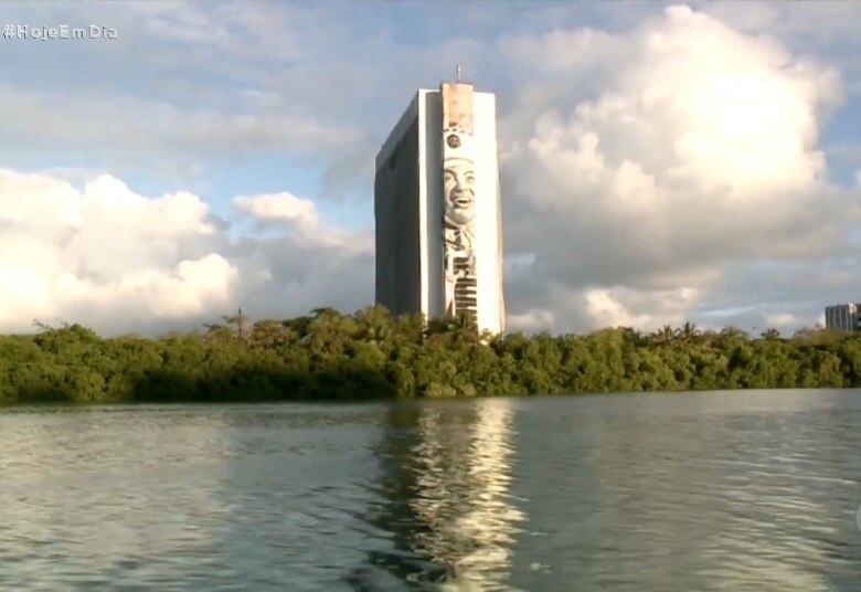 2. Recife a bordo de catamarã

Recife é um dos destinos mais populares do Nordeste e ficou conhecida como "Veneza Brasileira", por seus grandes rios que cortam a cidade. Uma das atividades mais concorridas pelos turistas é o catamarã, uma embarcação com dois cascos que explora a capital do Pernambuco por suas águas
