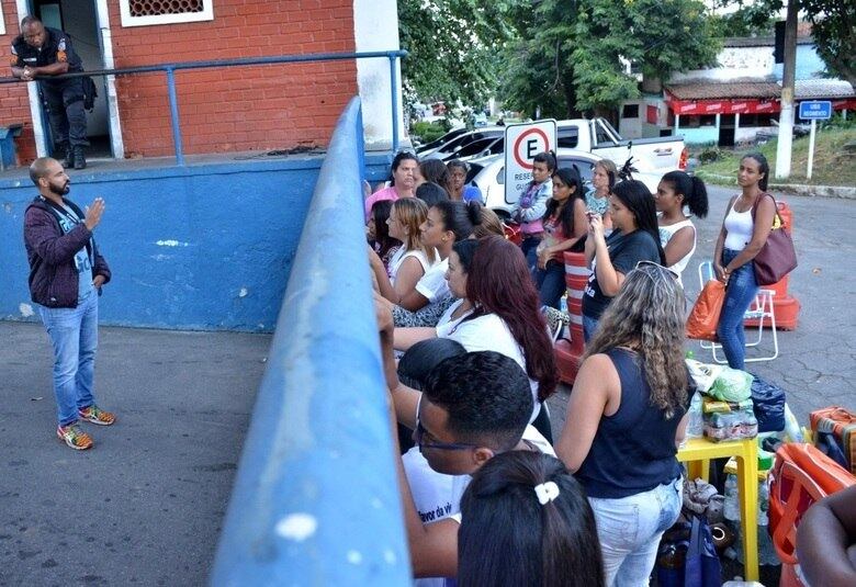 Familiares de PMs fazem protestos em batalhões do RJ