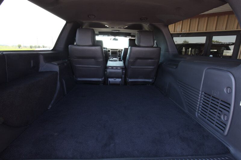 Se viesse ao Brasil, porém, o VelociRaptor dificilmente custaria menos de R$ 300 mil

VEJA TAMBÉM

> Teste: novo Chevrolet Prisma está maior, mais moderno e também mais caro

> Carro-forte de R$ 240 mil é à prova de fuzis para levar fortunas e até a bola da copa

> Milionário pede que prefeitura retire lombada para poder andar com seu esportivo

Quer saber tudo sobre carros? Acesse R7.com/carros
