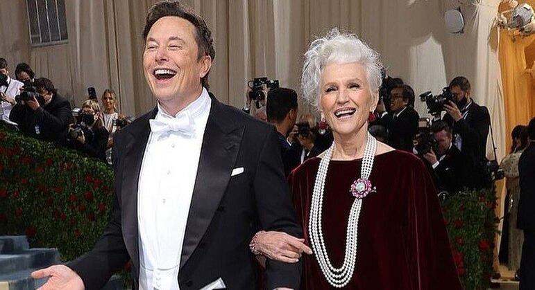 Maye defendeu o filho Elon Musk na rede social