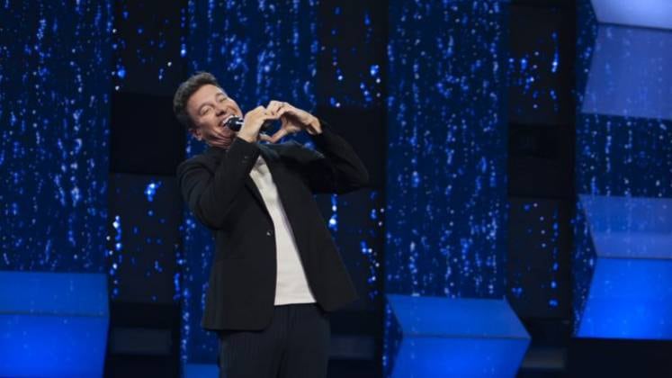 As brincadeiras de Rodrigo Faro com os "juralindos" dão um ar especial ao reality! Quando a jurada Margareth deu uma cantada em Mariano, o apresentador não pode deixar de brincar e criou o Fica Comigo 