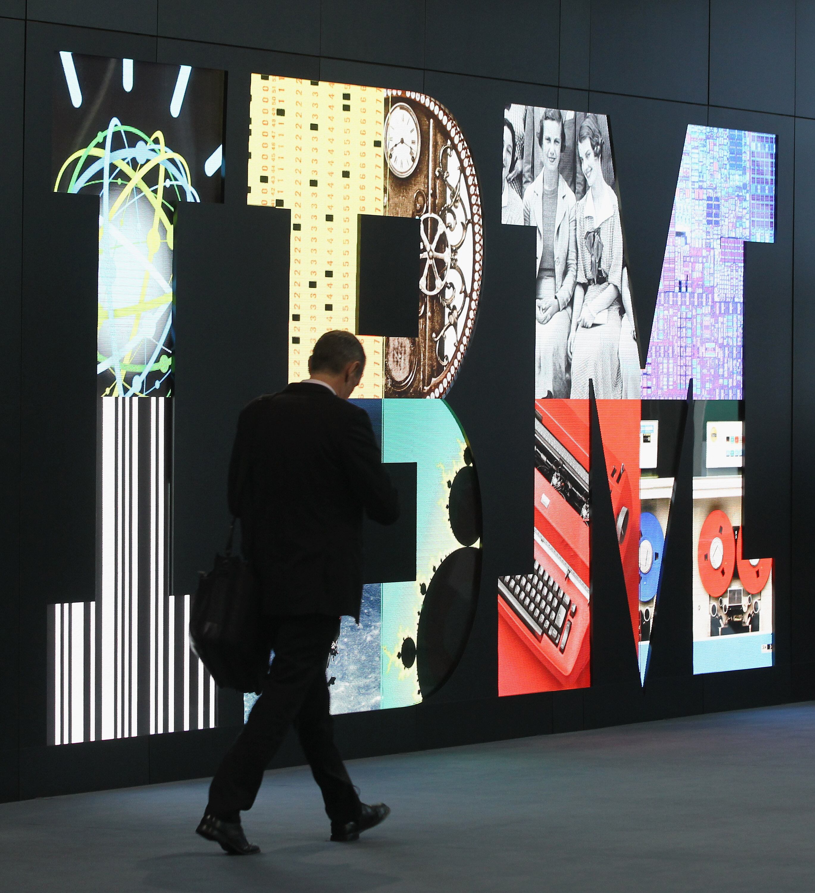 A diferença entre a IBM e as outras marcas do setor de
serviços para empresas também é grande. A área tem o valor médio de R$ 71,28 bilhões
(US$ 31,68 bilhões)