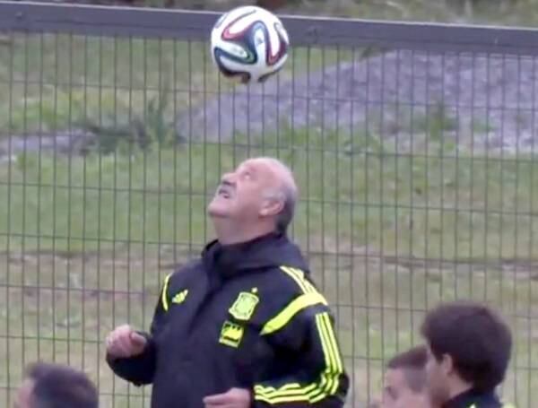 O comandante da seleção espanhola acabou cedendo. Mas, durante
a semana, ele resolveu dar uma cutucada no português