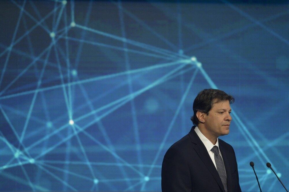 Haddad respondeu questão de um eleitor sobre educação: "Temos, pela primeira vez, cronograma de redução de alunos por sala de aula. Criamos 100 mil vagas de educação infantil e, no próximo mandato, meu compromisso é fazer mais 100 mil."